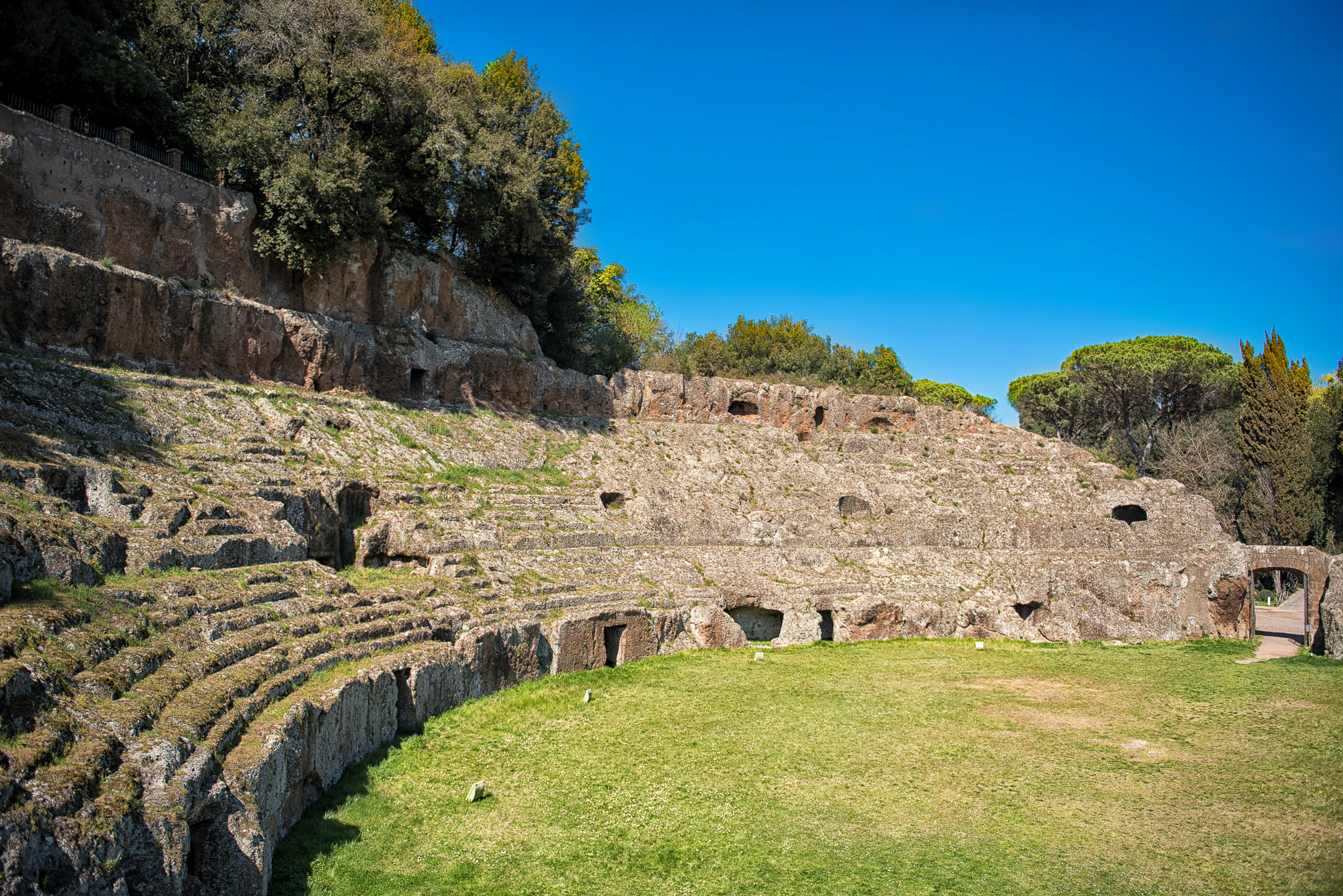 The Roman amphitheater of Sutri, carved into tuff and surrounded by greenery, is a unique archaeological site in the heart of Tuscia.